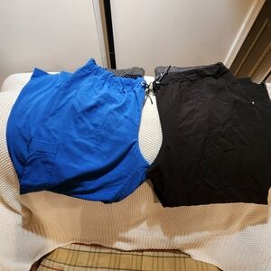 BEYOND SCRUBS Pxl. Petite straight leg scrubs. Black and blue.